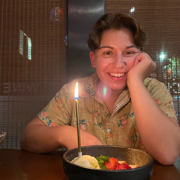 MEET YOUR SELLER 👋🏼 - Picture 3 of 6